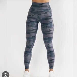 Alphalete surface leggings, size s